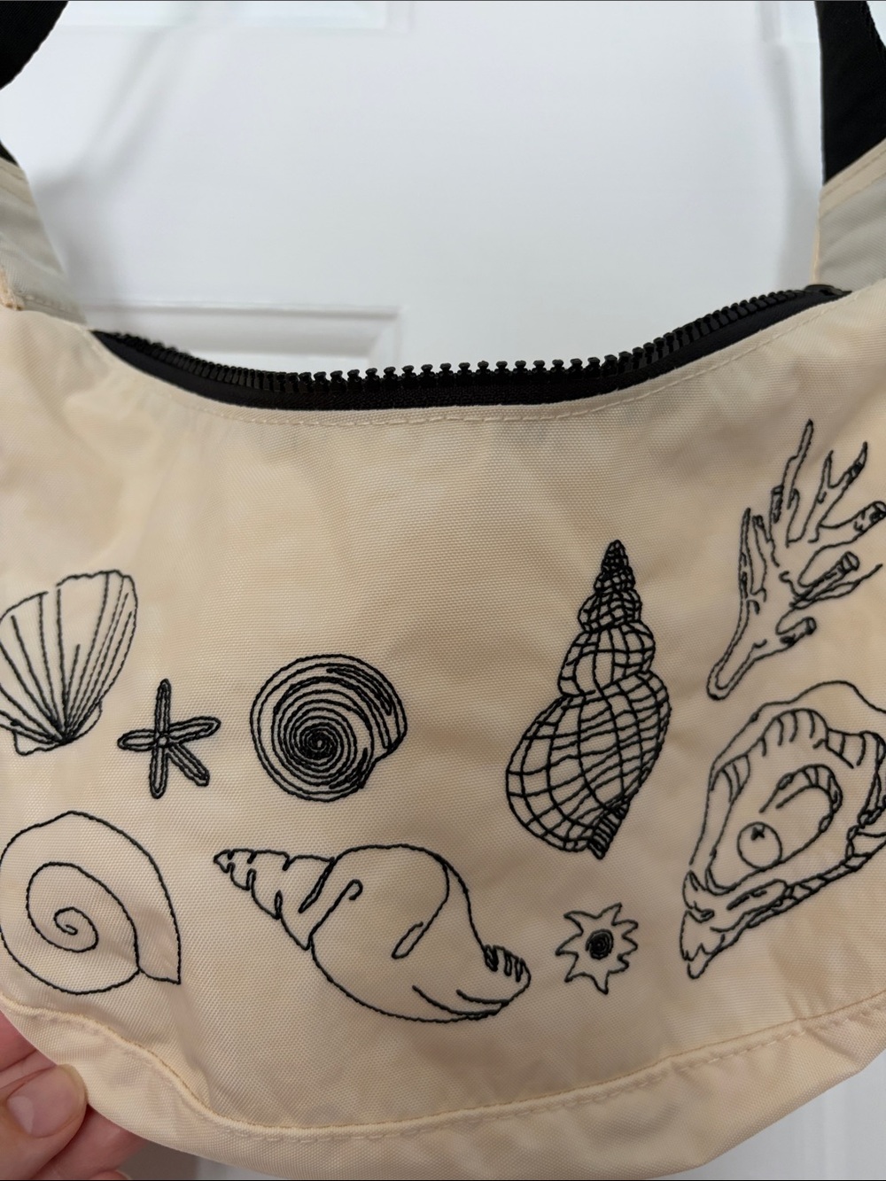 Baggu ivory small crescent bag with black shell embroidery - Picture 3 of 3